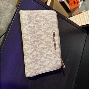 Michael Kors Cream Geometric Wallet